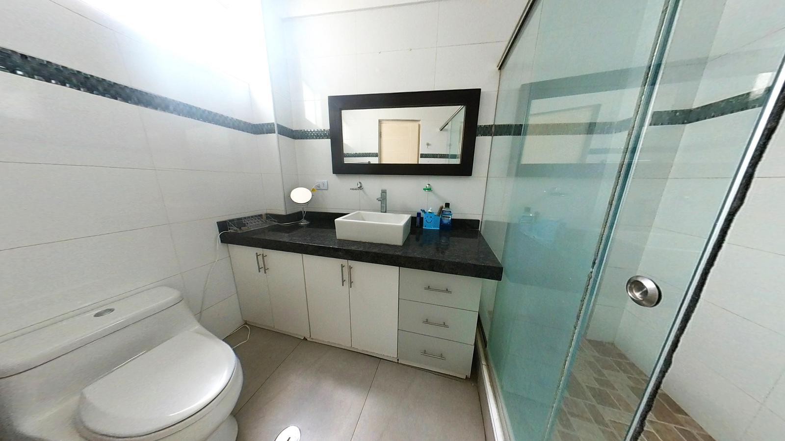 VENTA DE LINDO DEPARTAMENTO 2° PISO EN JACARANDAS, URB. SANTA VICTORIA